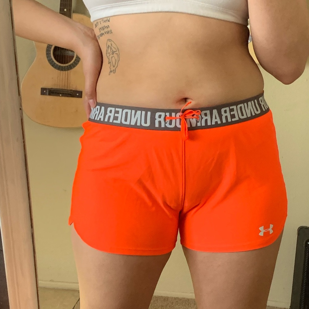 💕Neon Pink Under Armour Shorts💕